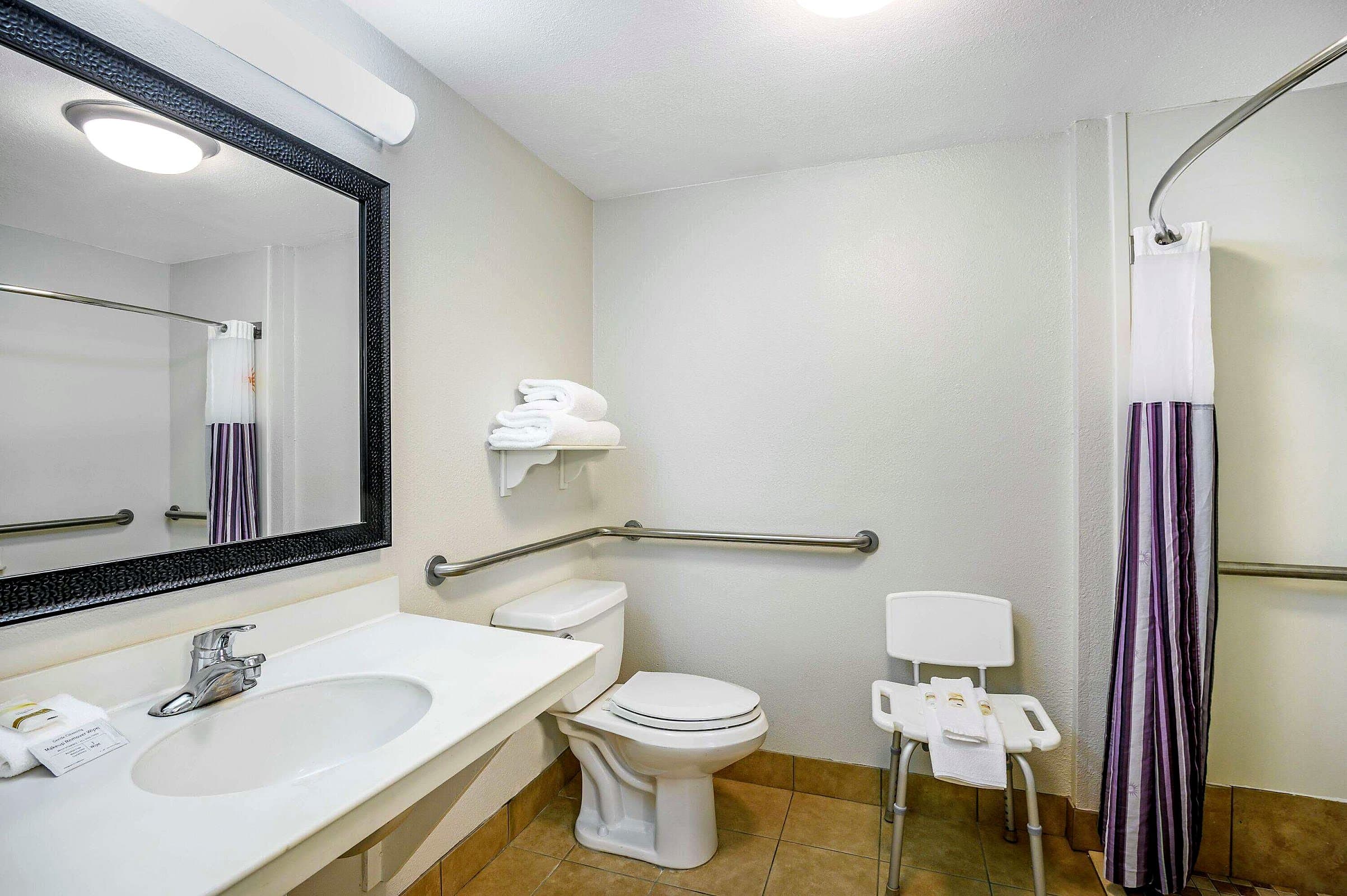La Quinta Inn & Suites Myrtle Beach Broadway photo 4