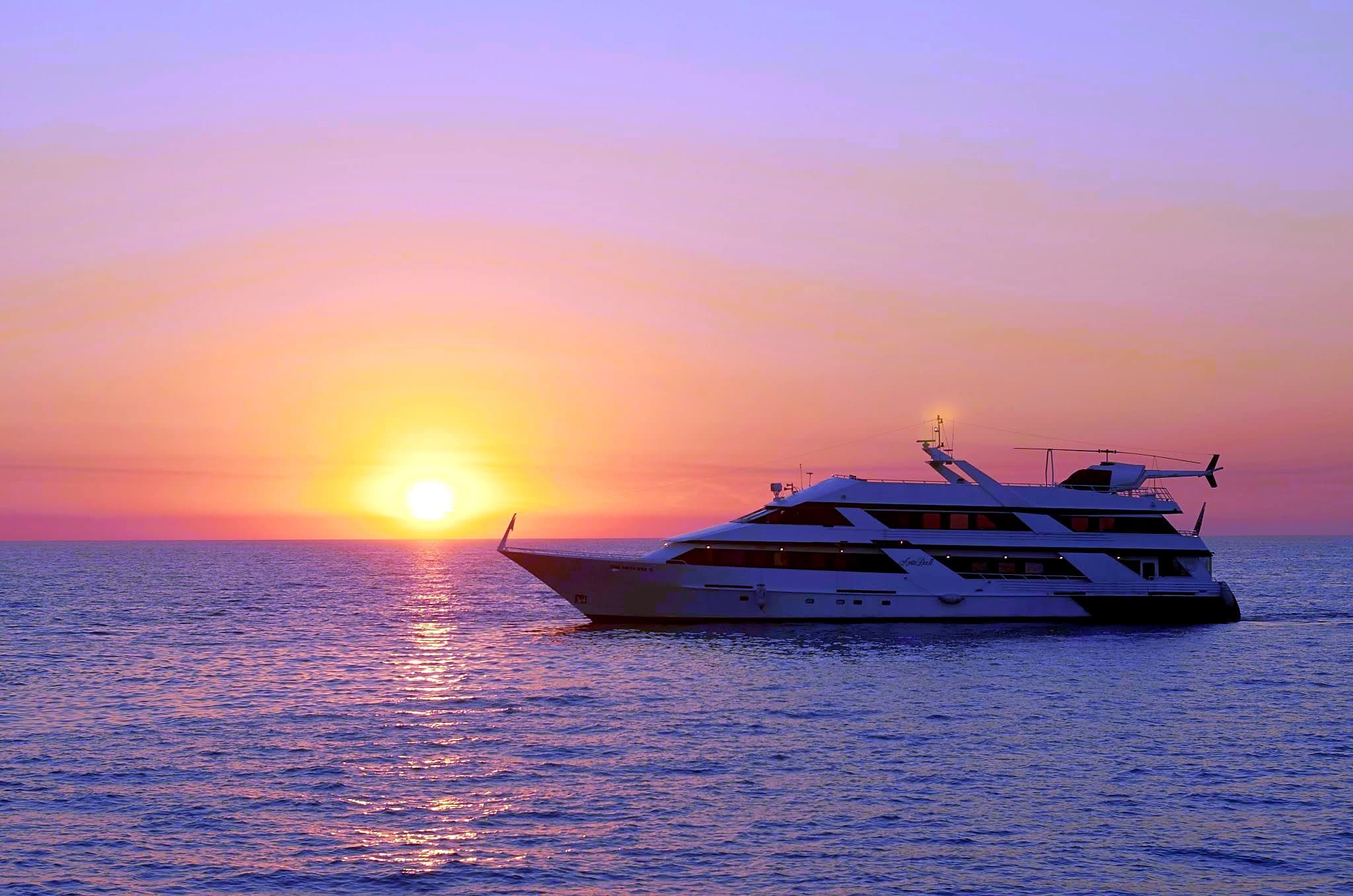 Anita De Yacht photo 1